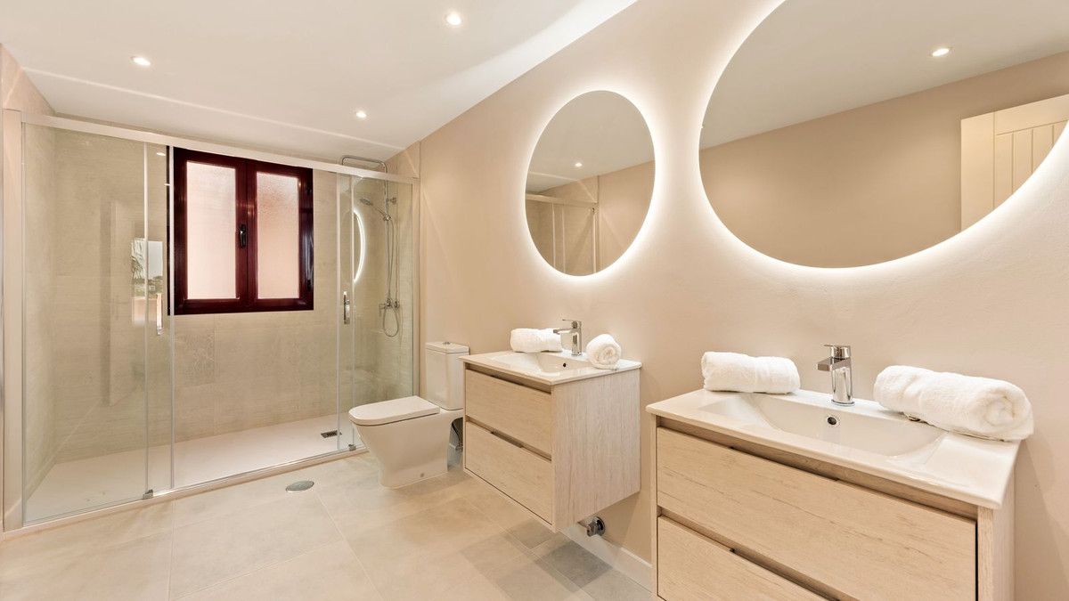 3 Bed Apartment for sale in Benahavís Costa Del Sol, Málaga, Spain