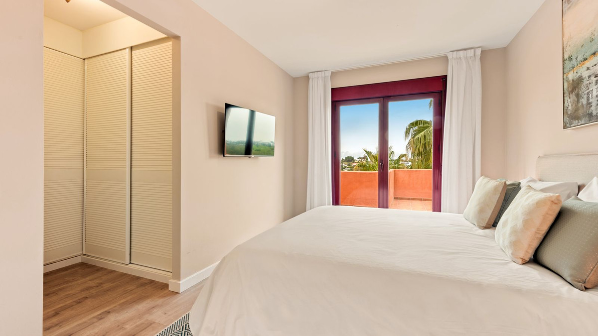 3 Bed Apartment for sale in Benahavís Costa Del Sol, Málaga, Spain