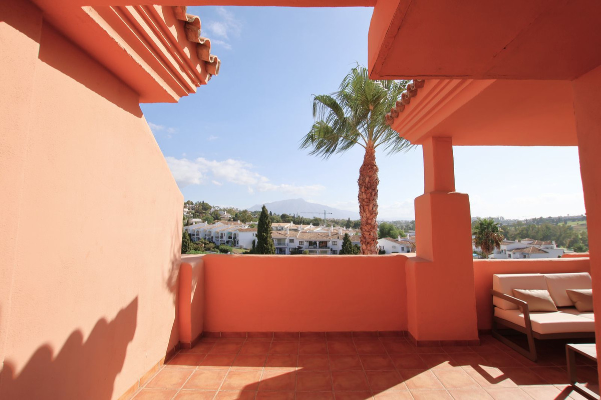 3 Bed Apartment for sale in Benahavís Costa Del Sol, Málaga, Spain