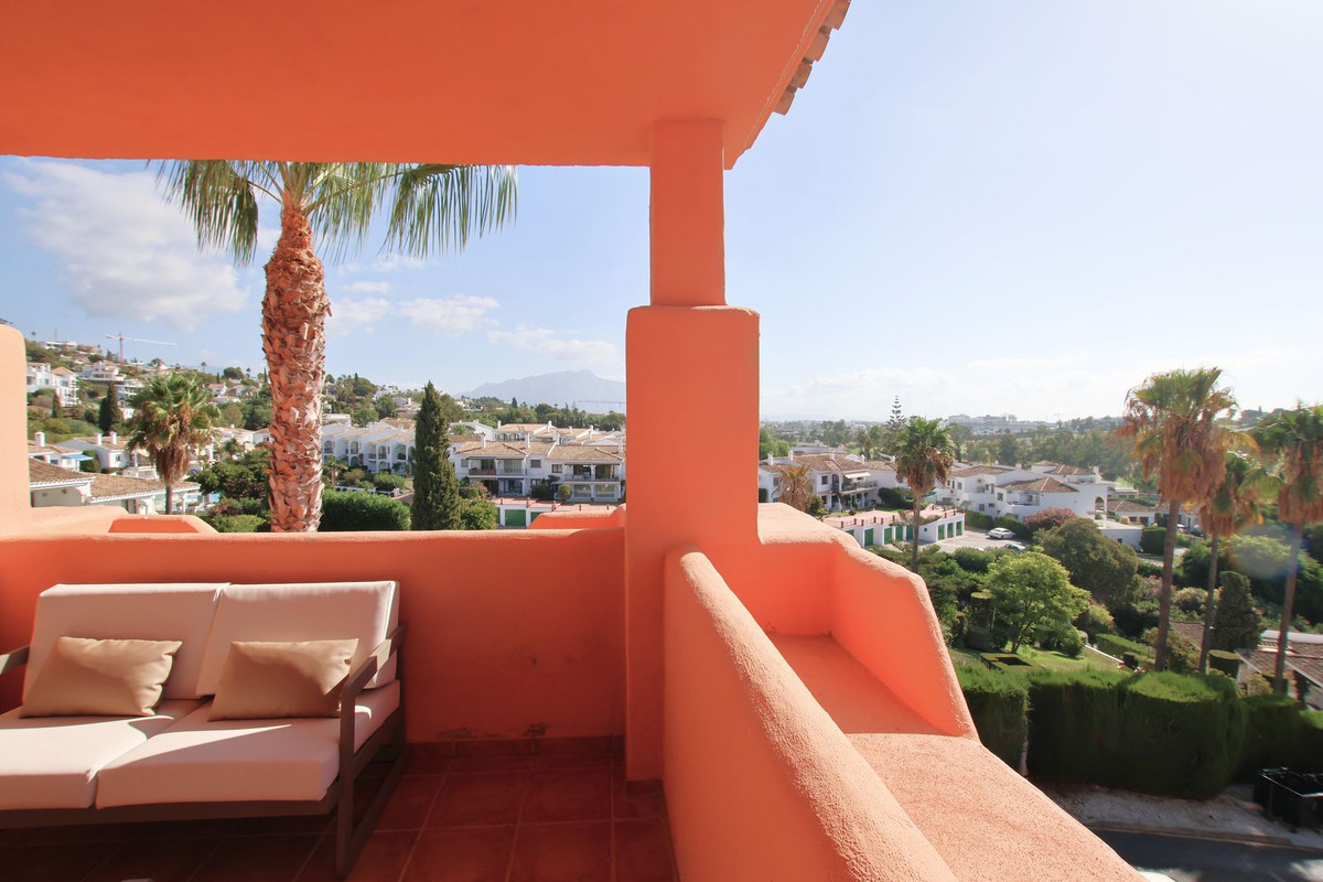 3 Bed Apartment for sale in Benahavís Costa Del Sol, Málaga, Spain