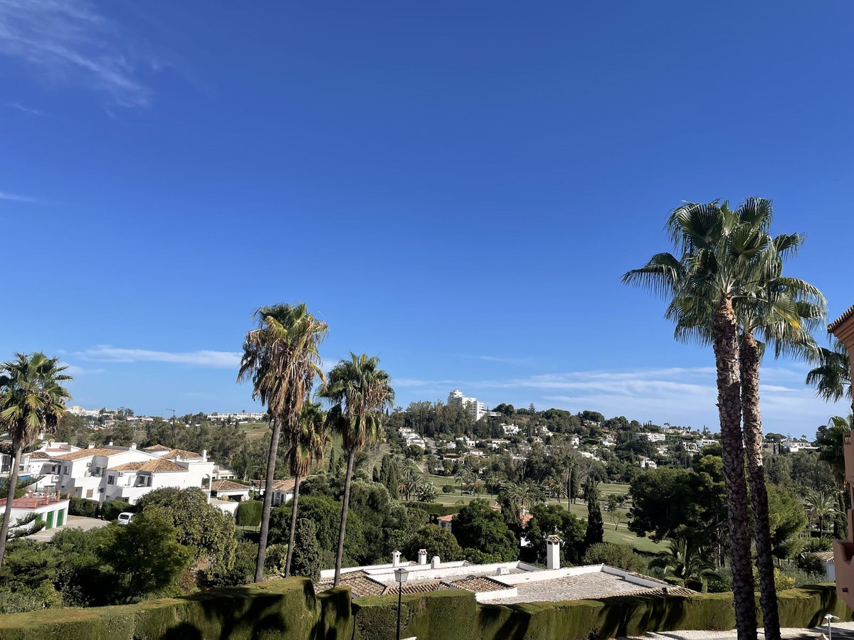 3 Bed Apartment for sale in Benahavís Costa Del Sol, Málaga, Spain