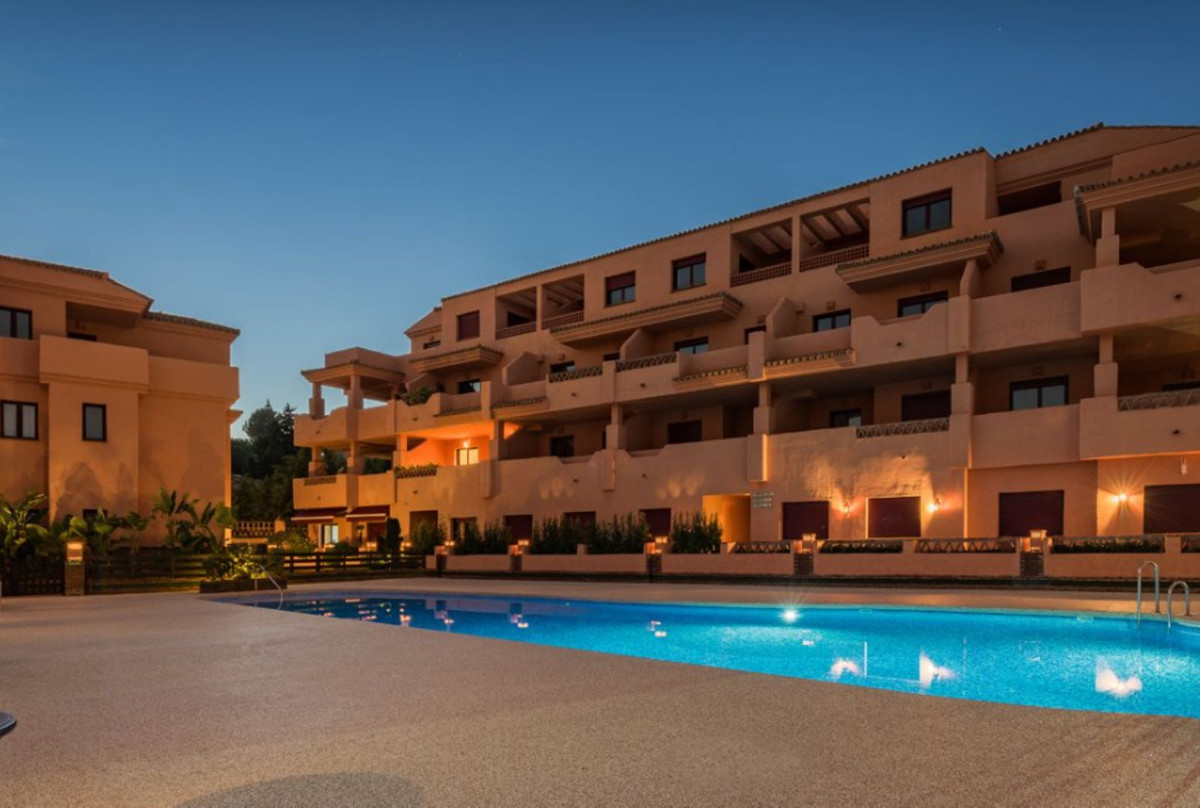 2 Bed Apartment for sale in El Paraiso Costa Del Sol, Málaga, Spain