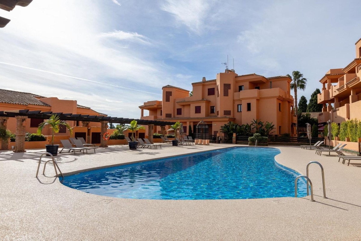 2 Bed Apartment for sale in El Paraiso Costa Del Sol, Málaga, Spain