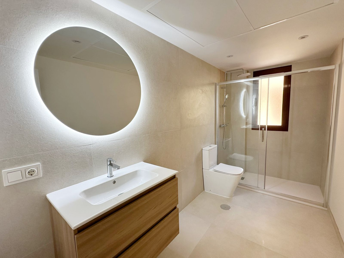 2 Bed Apartment for sale in El Paraiso Costa Del Sol, Málaga, Spain