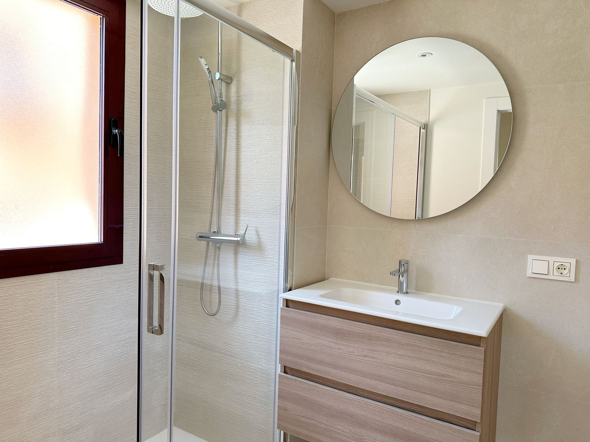2 Bed Apartment for sale in El Paraiso Costa Del Sol, Málaga, Spain