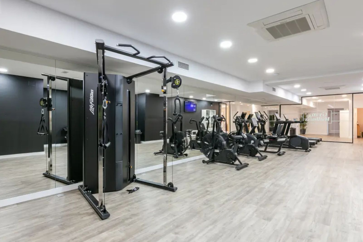 2 Bed Apartment for sale in El Paraiso Costa Del Sol, Málaga, Spain