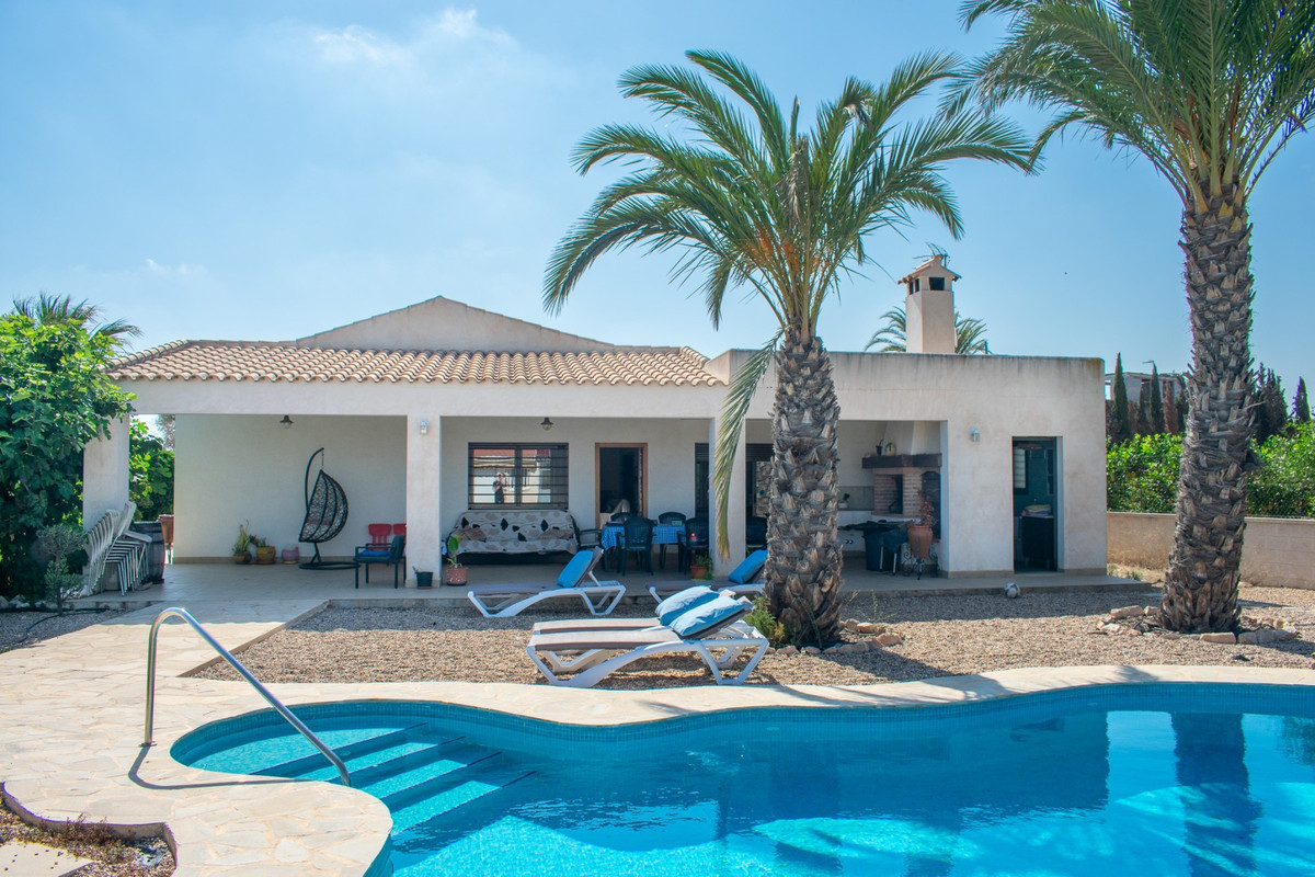 Se vende Villa - Chalet de 3 dormitorios en Costa Blanca, Alicante, España