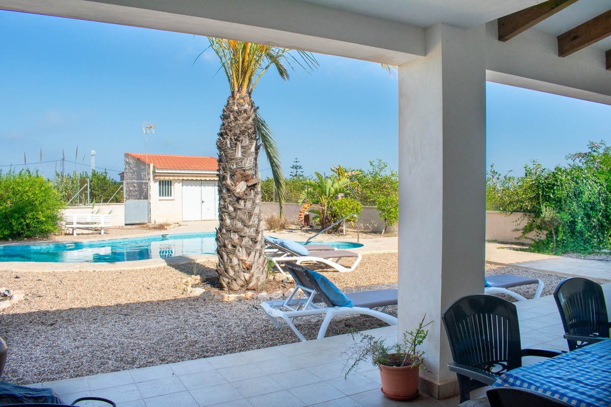 Se vende Villa - Chalet de 3 dormitorios en Costa Blanca, Alicante, España