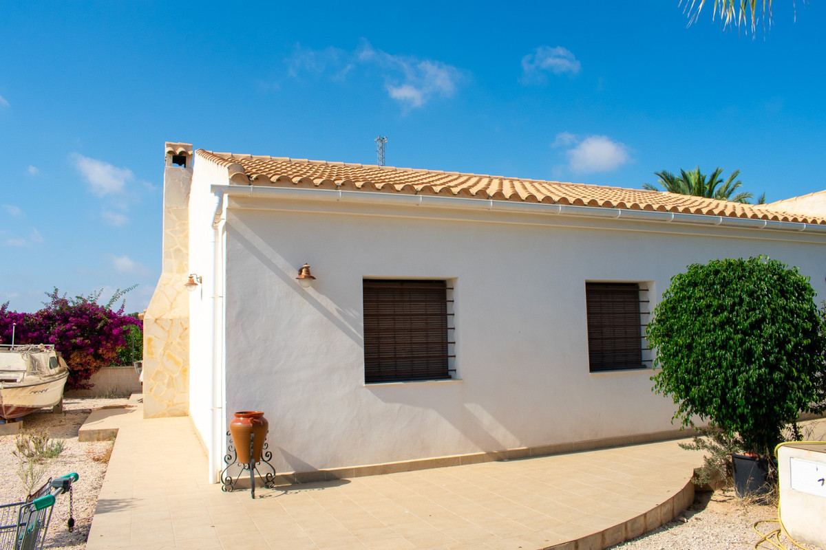 Se vende Villa - Chalet de 3 dormitorios en Costa Blanca, Alicante, España