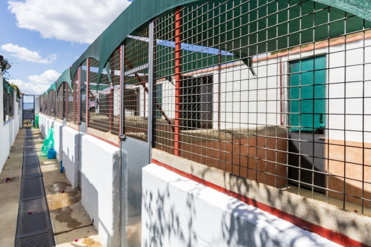 Se vende Finca - Cortijo de 4 dormitorios en Costa Del Sol, Málaga, España