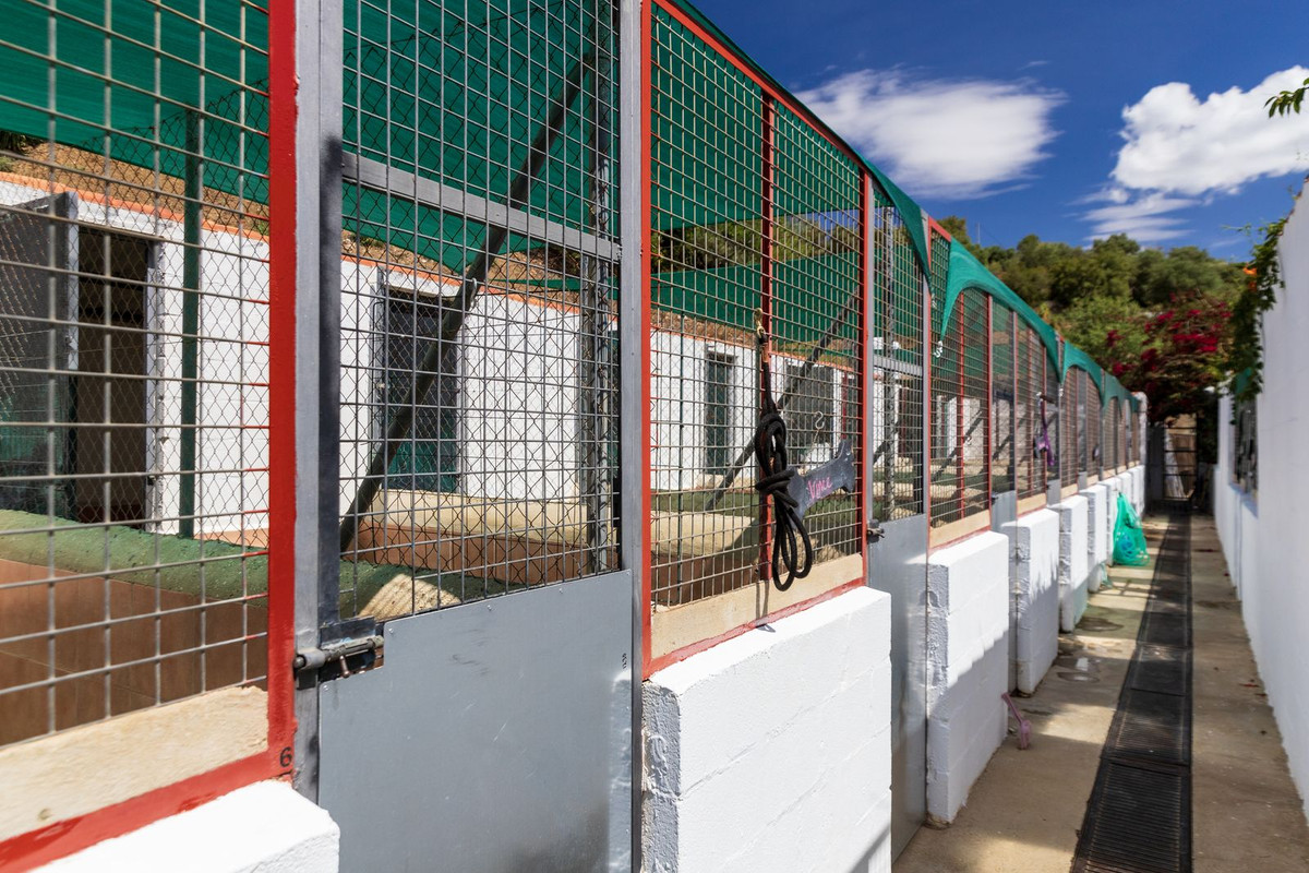 Se vende Finca - Cortijo de 4 dormitorios en Costa Del Sol, Málaga, España