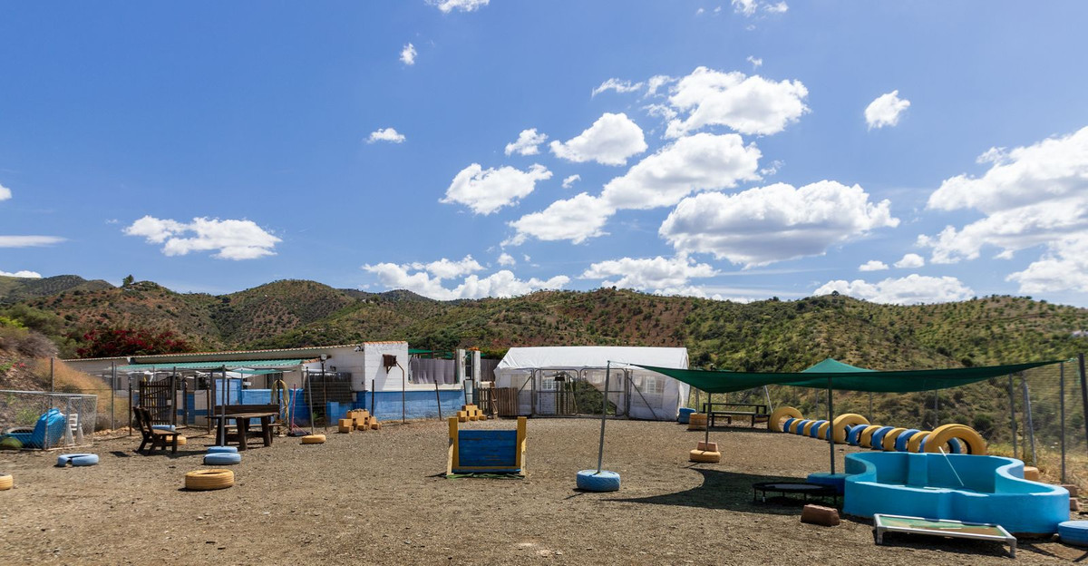 Se vende Finca - Cortijo de 4 dormitorios en Costa Del Sol, Málaga, España