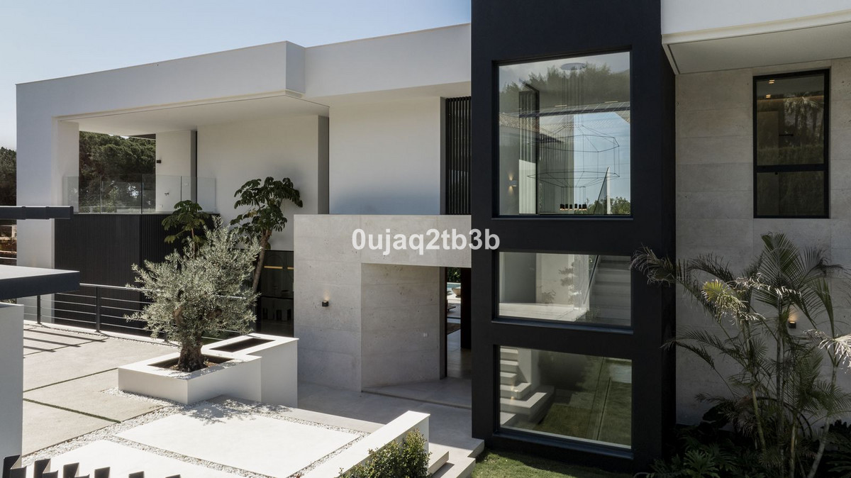 4 Bed Townhouse for sale in Nagüeles Costa Del Sol, Málaga, Spain