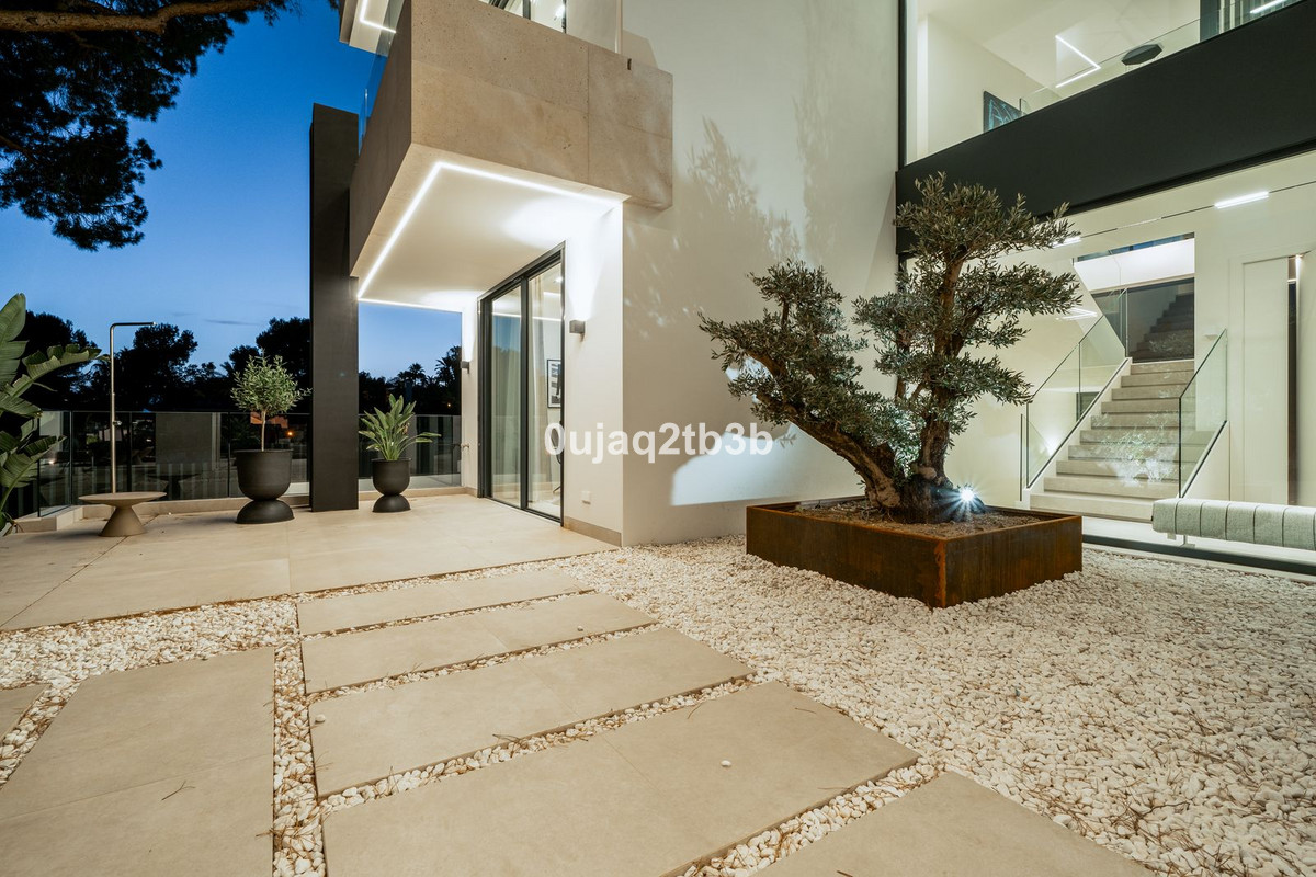 4 Bed Townhouse for sale in Nagüeles Costa Del Sol, Málaga, Spain
