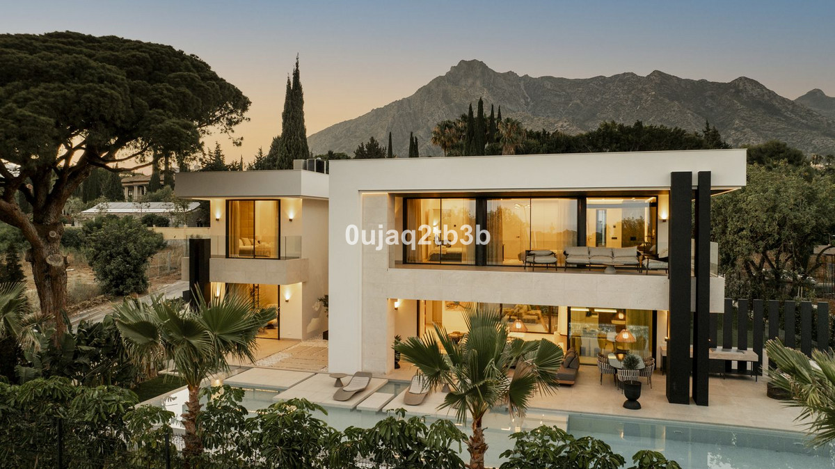 4 Bed Townhouse for sale in Nagüeles Costa Del Sol, Málaga, Spain