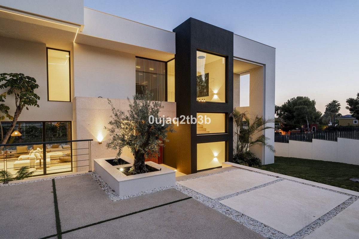 4 Bed Townhouse for sale in Nagüeles Costa Del Sol, Málaga, Spain