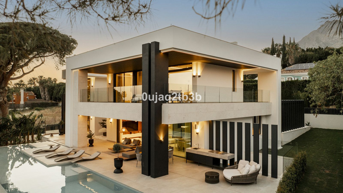 4 Bed Townhouse for sale in Nagüeles Costa Del Sol, Málaga, Spain