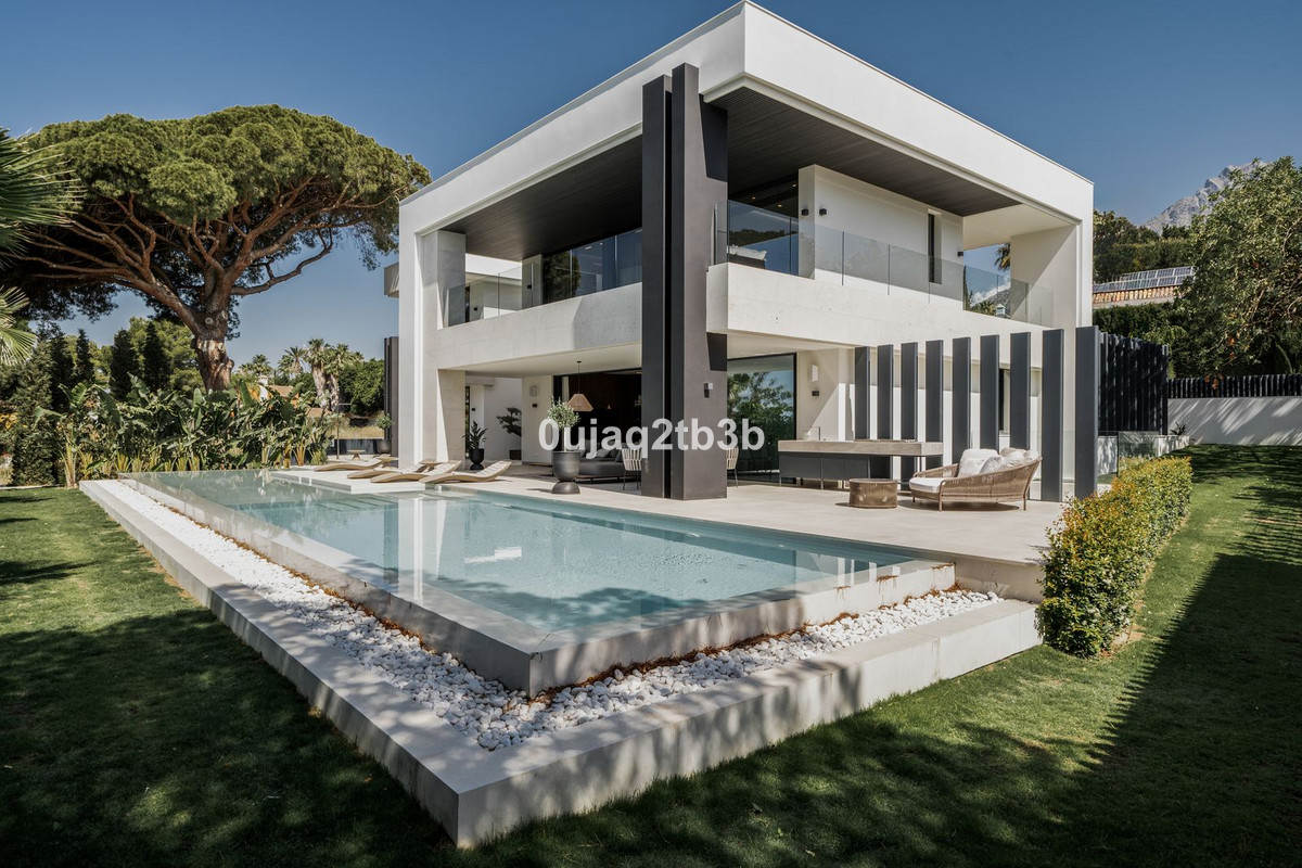 4 Bed Townhouse for sale in Nagüeles Costa Del Sol, Málaga, Spain