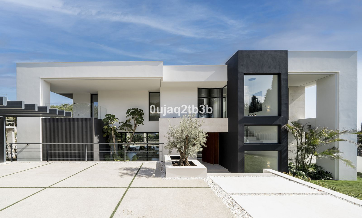 4 Bed Townhouse for sale in Nagüeles Costa Del Sol, Málaga, Spain