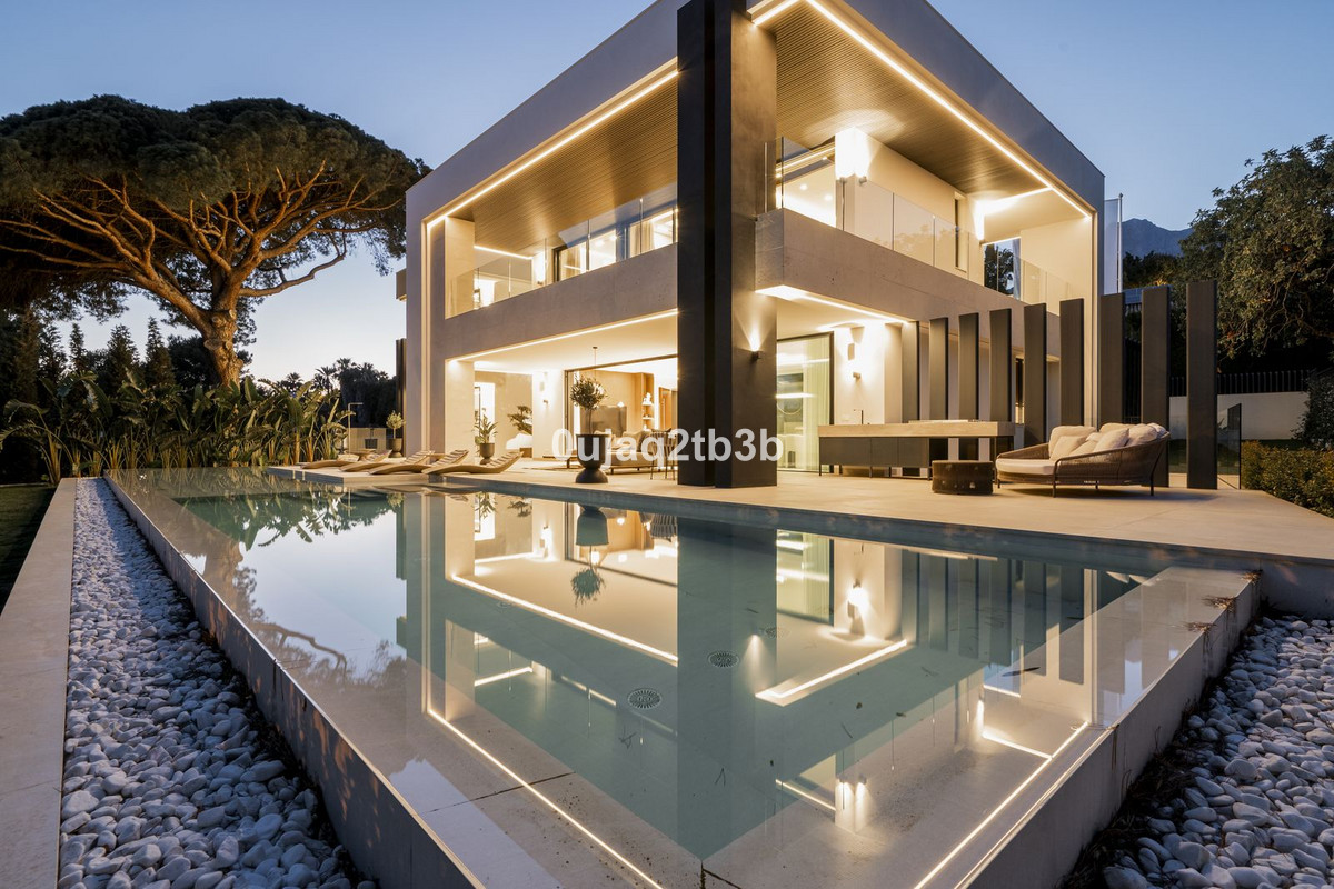 4 Bed Townhouse for sale in Nagüeles Costa Del Sol, Málaga, Spain