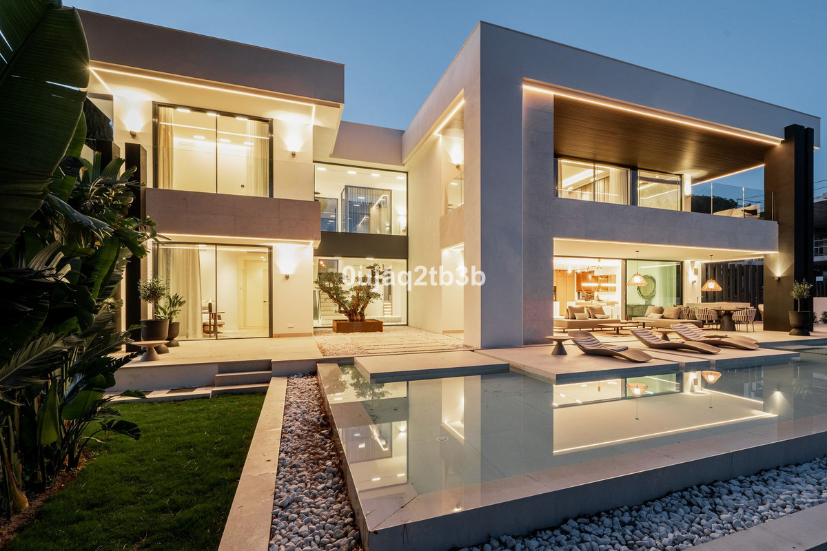 4 Bed Townhouse for sale in Nagüeles Costa Del Sol, Málaga, Spain
