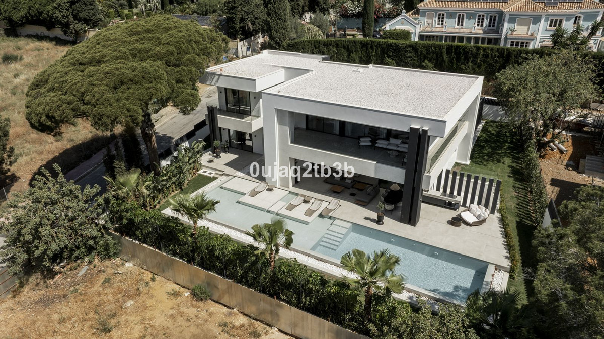 4 Bed Townhouse for sale in Nagüeles Costa Del Sol, Málaga, Spain