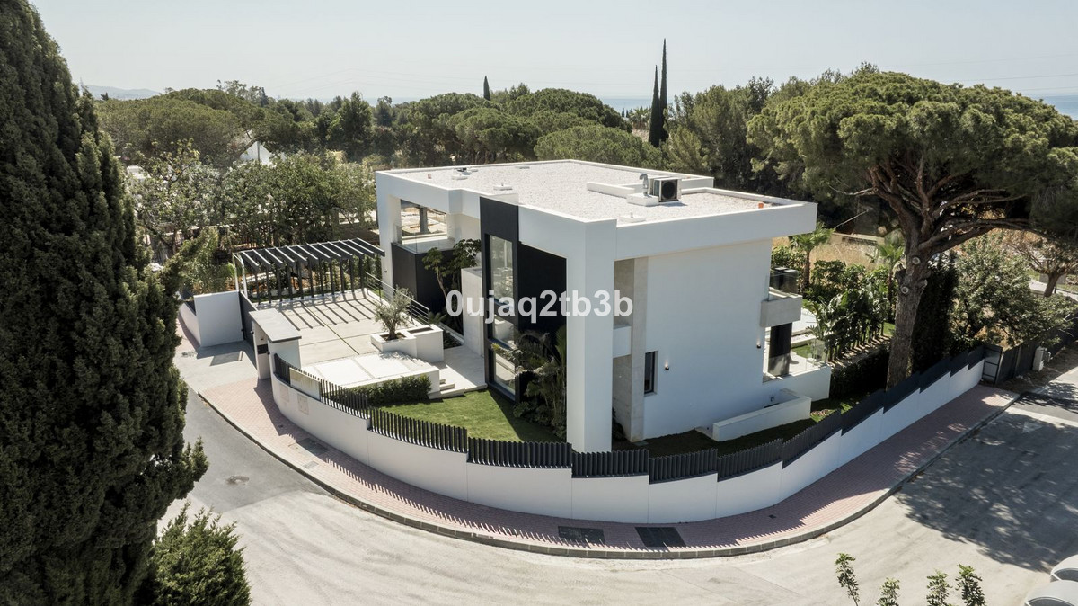 4 Bed Townhouse for sale in Nagüeles Costa Del Sol, Málaga, Spain