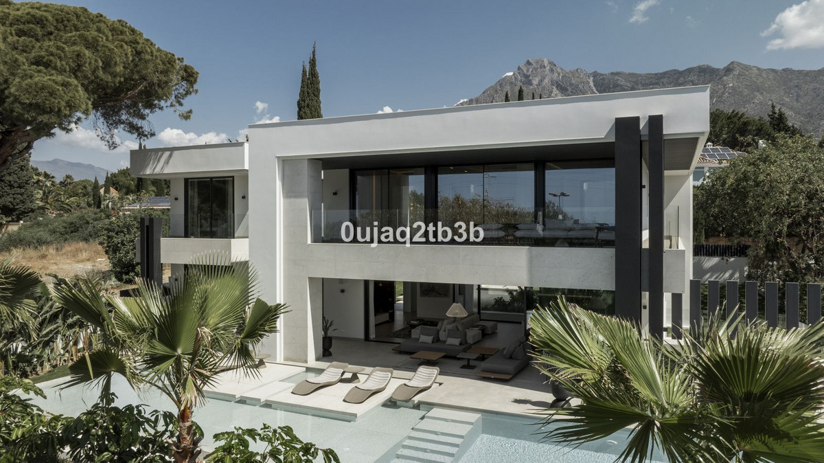 4 Bed Townhouse for sale in Nagüeles Costa Del Sol, Málaga, Spain