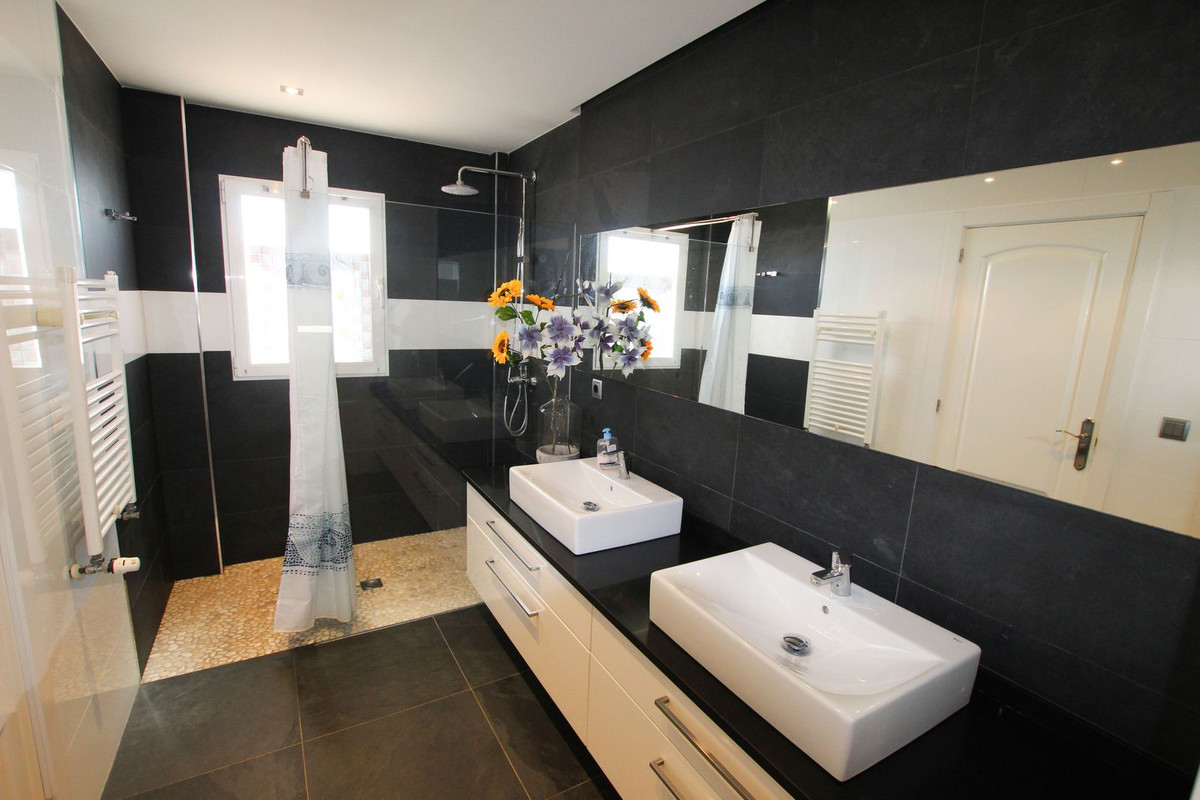 6 Bed Townhouse for sale in Calpe Costa Blanca, Alicante, Spain