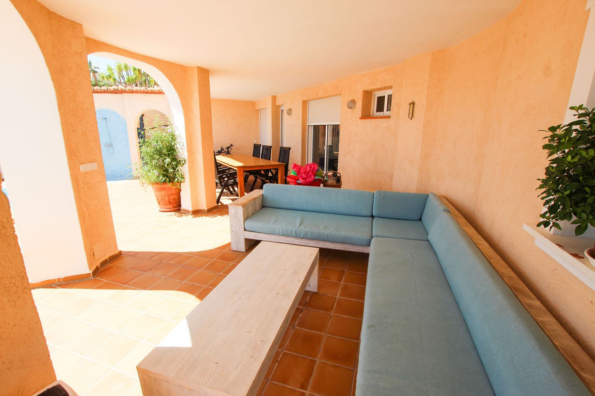 6 Bed Townhouse for sale in Calpe Costa Blanca, Alicante, Spain