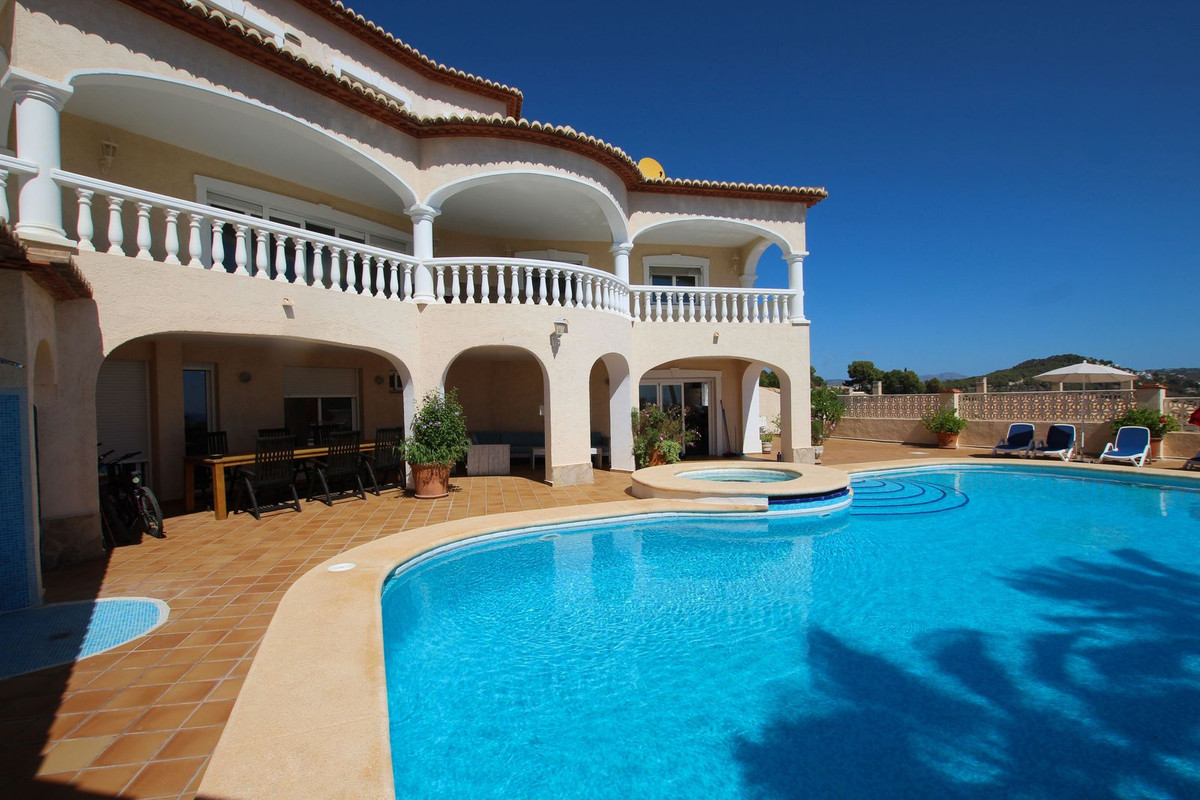 6 Bed Townhouse for sale in Calpe Costa Blanca, Alicante, Spain