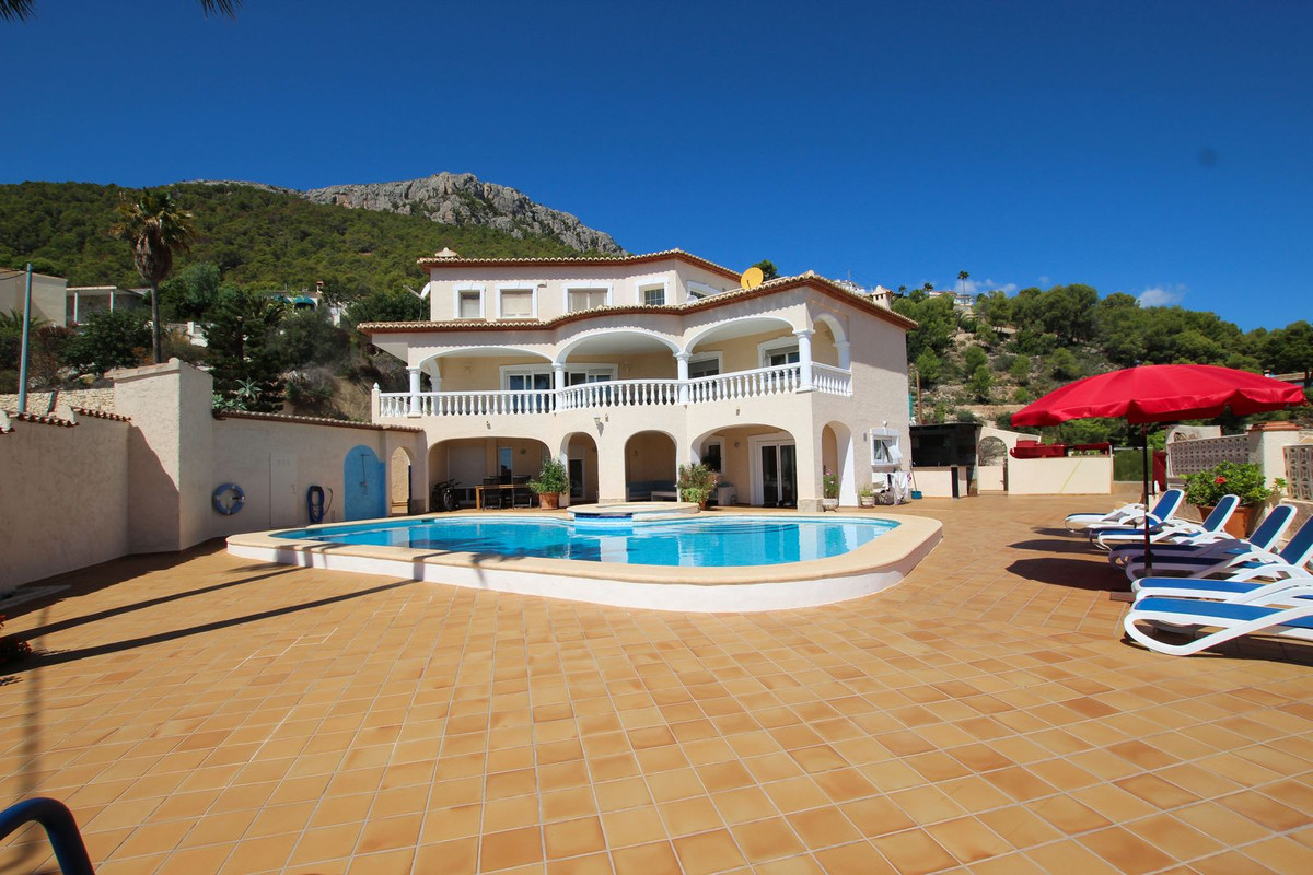 6 Bed Townhouse for sale in Calpe Costa Blanca, Alicante, Spain