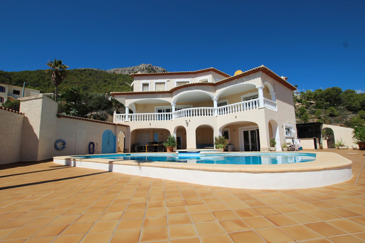 6 Bed Townhouse for sale in Calpe Costa Blanca, Alicante, Spain