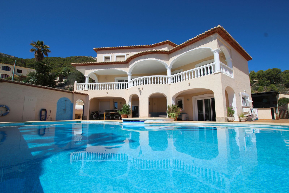 6 Bed Townhouse for sale in Calpe Costa Blanca, Alicante, Spain