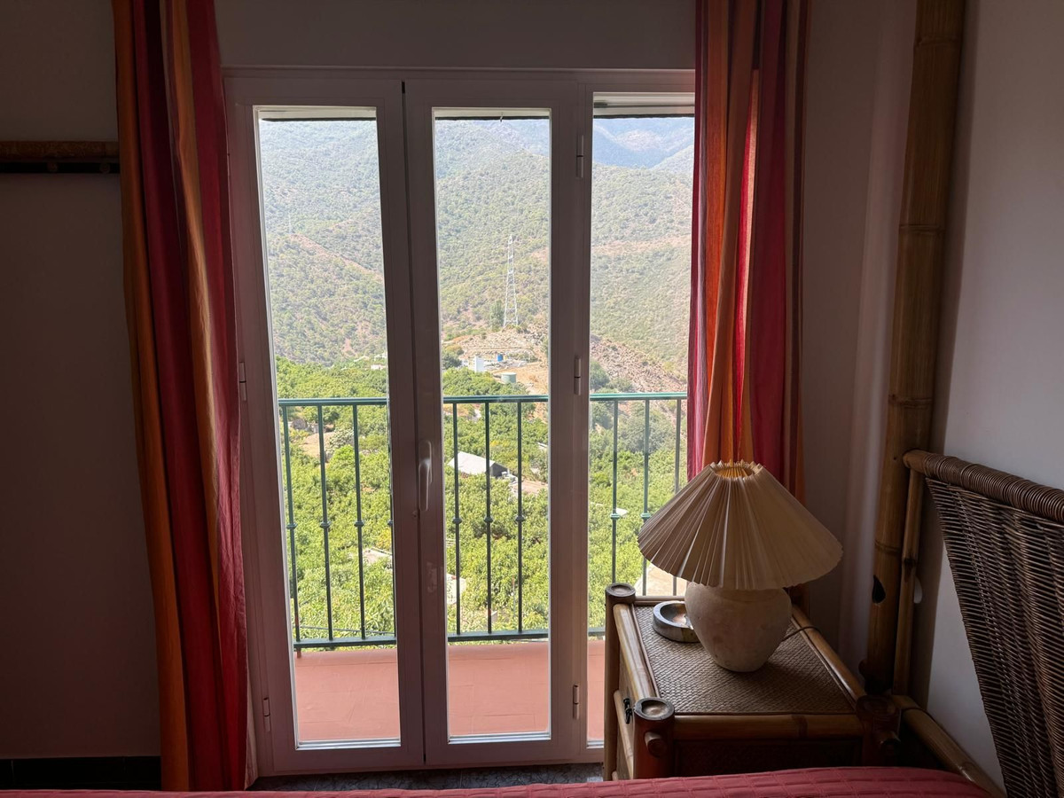 5 Bed Apartment for sale in Istán Costa Del Sol, Málaga, Spain