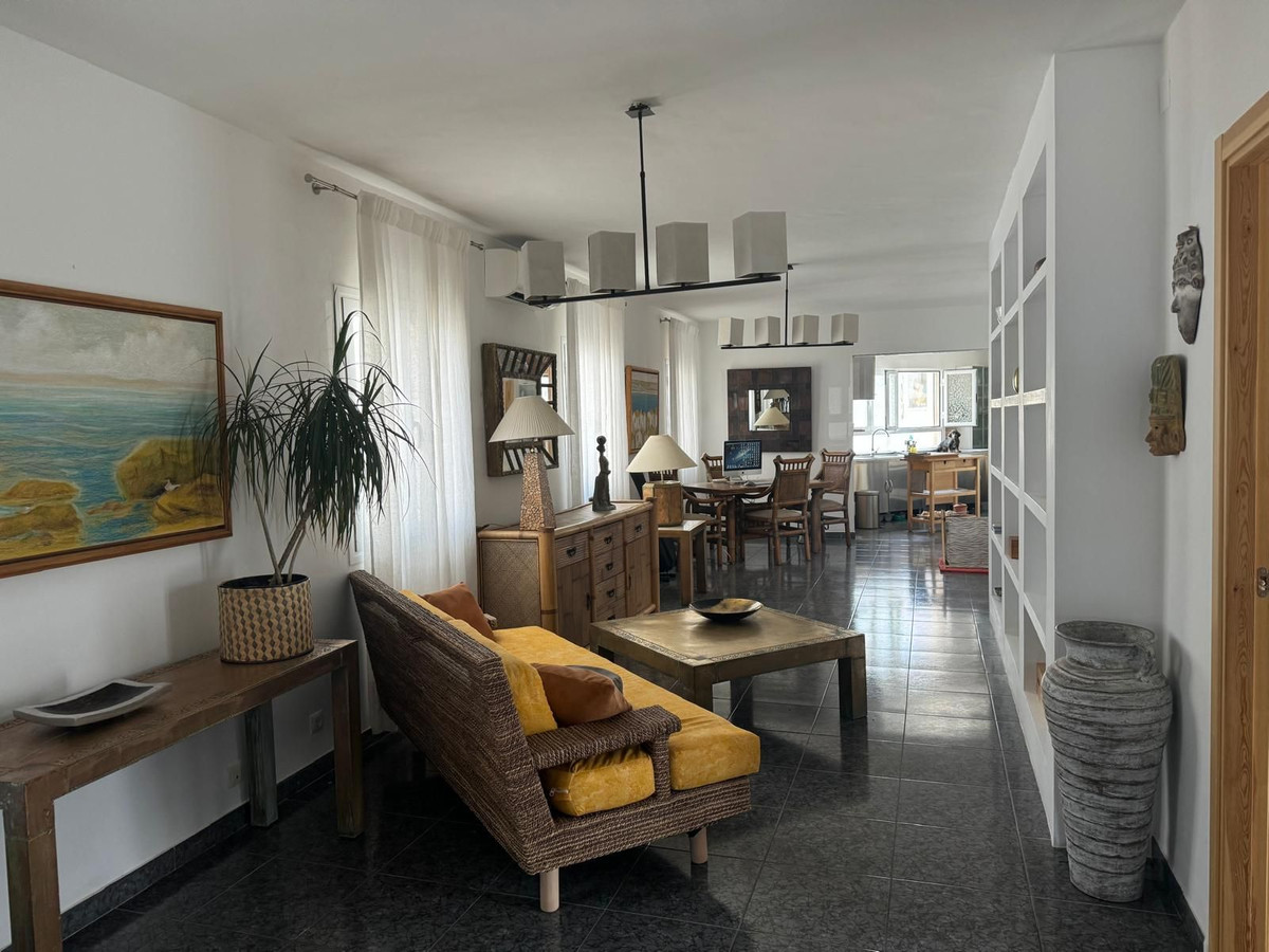 5 Bed Apartment for sale in Istán Costa Del Sol, Málaga, Spain