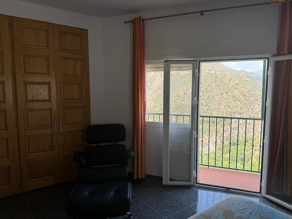 5 Bed Apartment for sale in Istán Costa Del Sol, Málaga, Spain