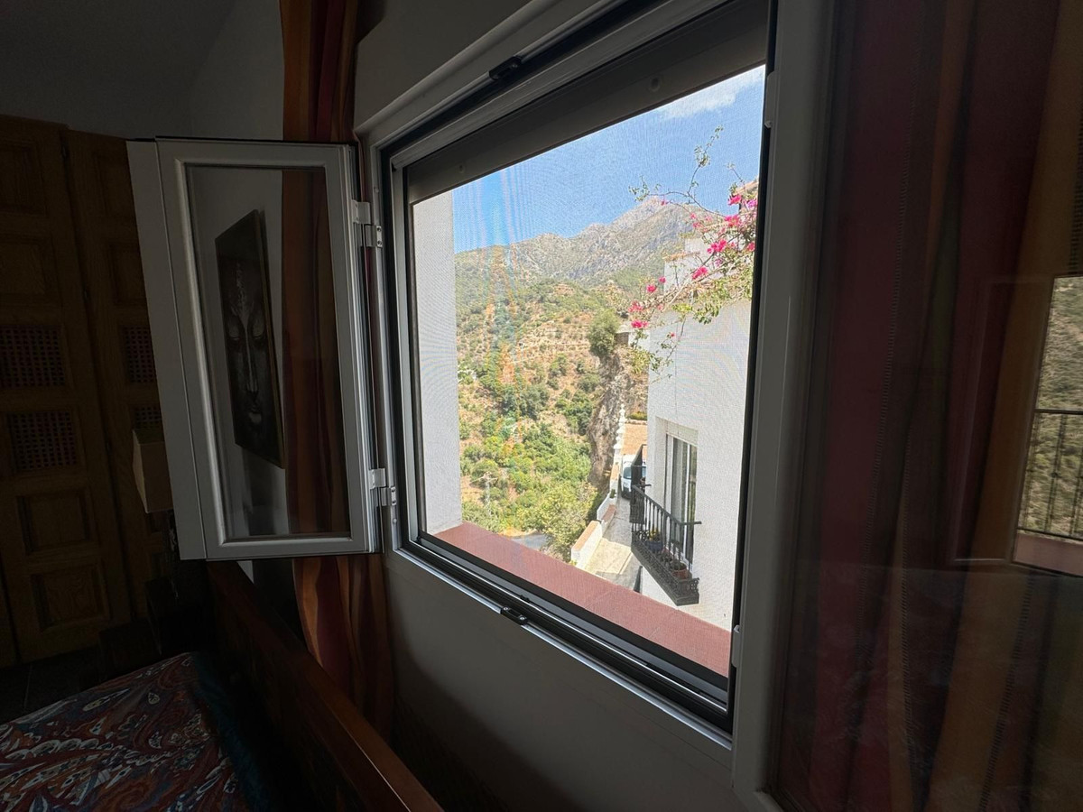 5 Bed Apartment for sale in Istán Costa Del Sol, Málaga, Spain