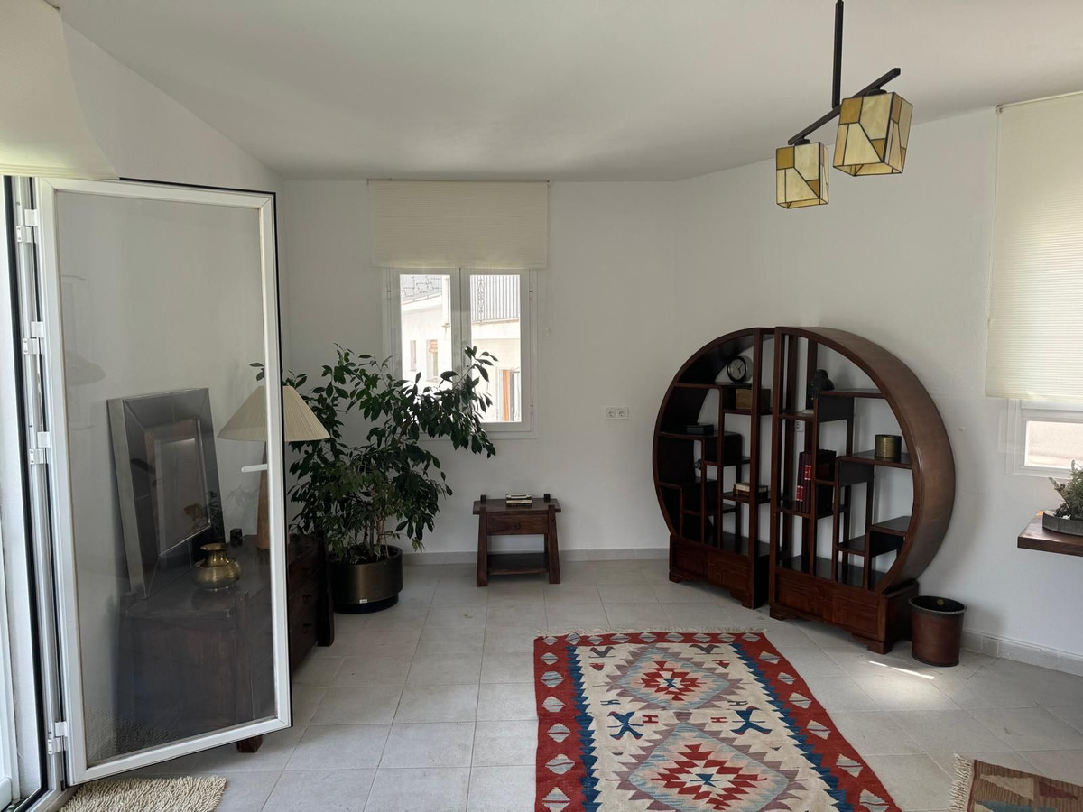 5 Bed Apartment for sale in Istán Costa Del Sol, Málaga, Spain