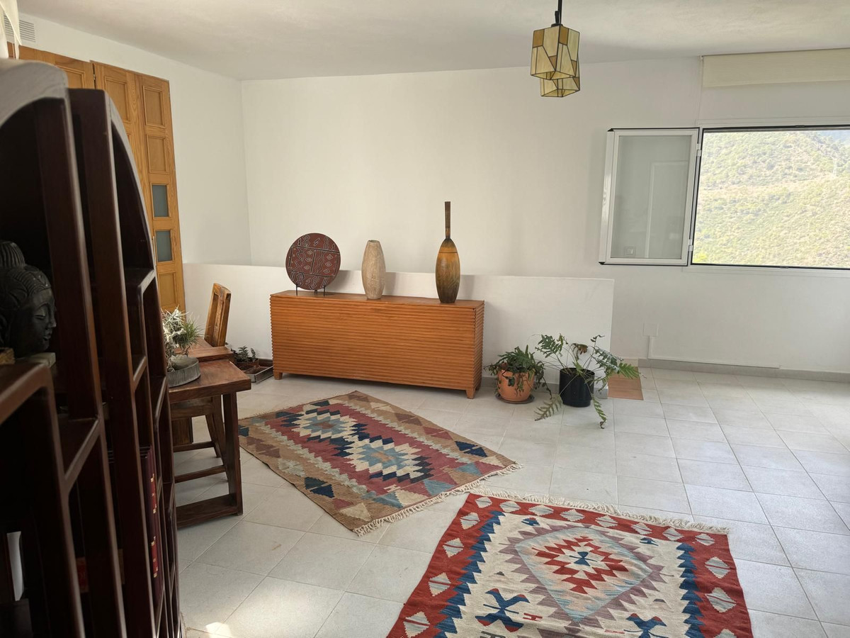 5 Bed Apartment for sale in Istán Costa Del Sol, Málaga, Spain