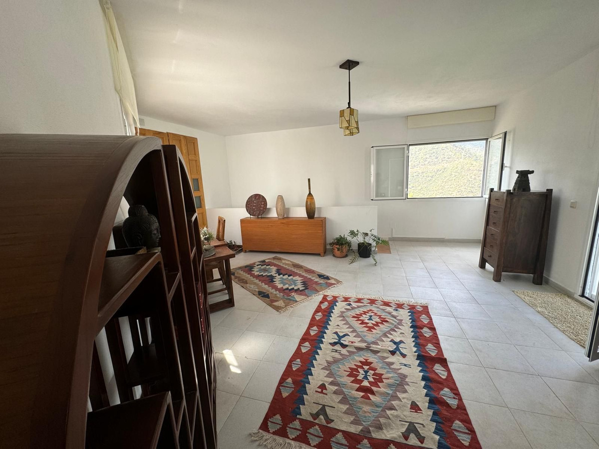 5 Bed Apartment for sale in Istán Costa Del Sol, Málaga, Spain