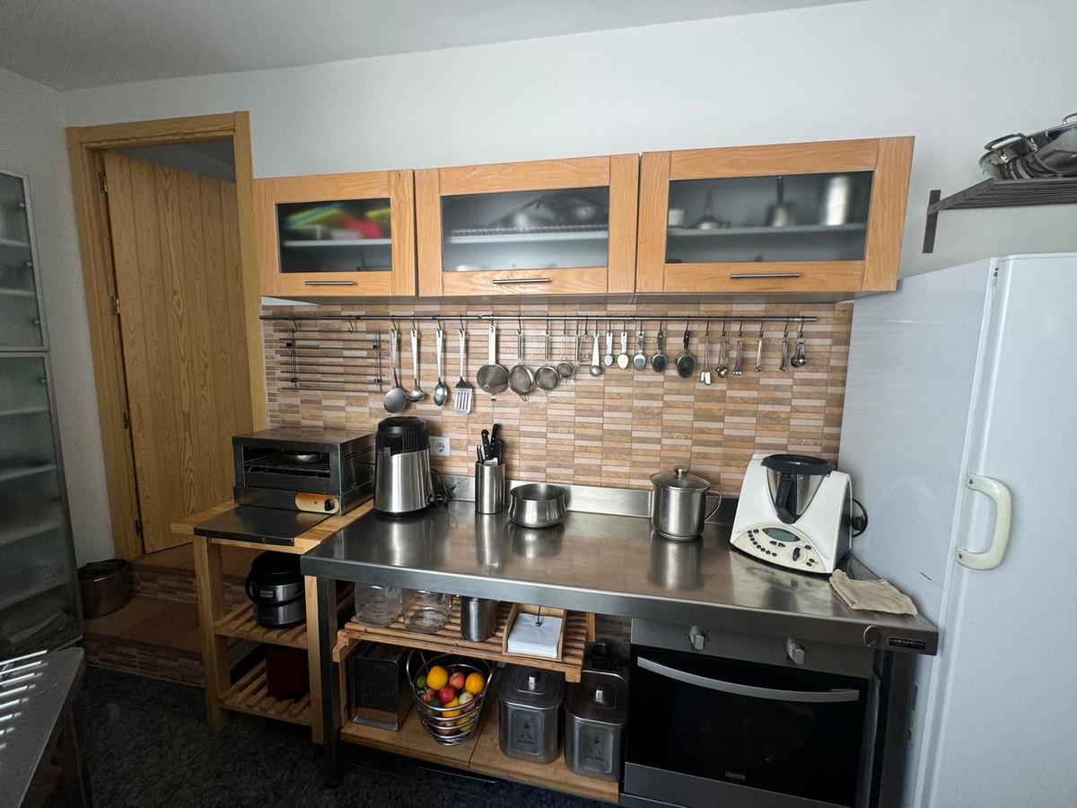 5 Bed Apartment for sale in Istán Costa Del Sol, Málaga, Spain