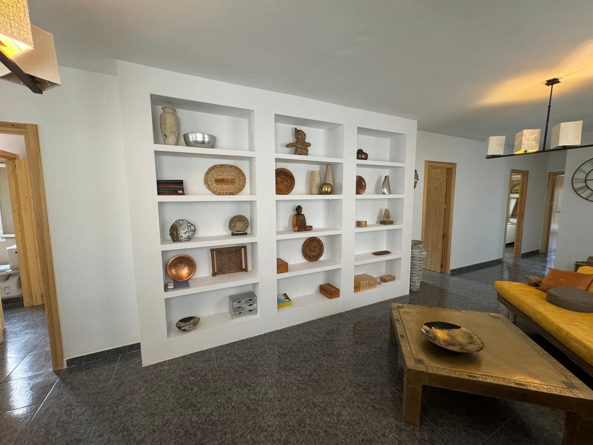 5 Bed Apartment for sale in Istán Costa Del Sol, Málaga, Spain
