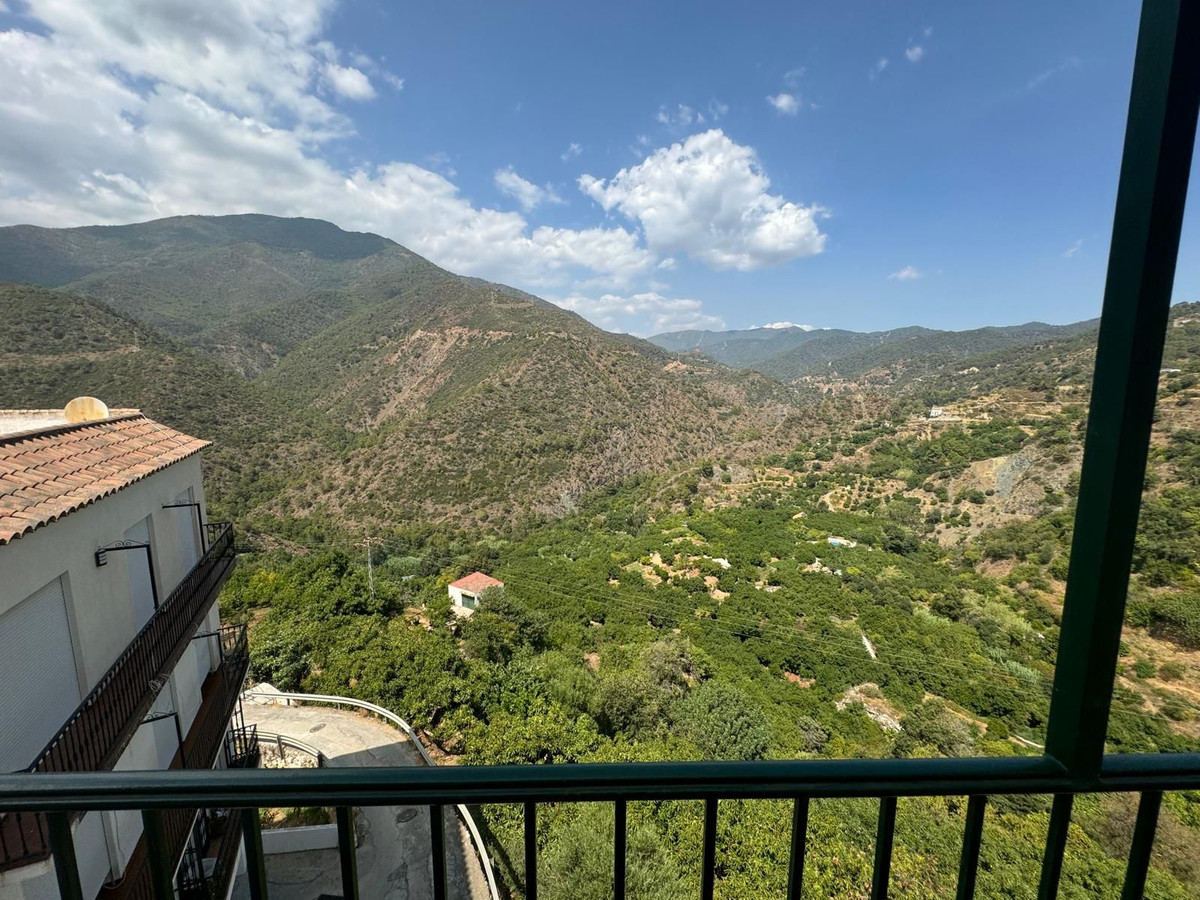 5 Bed Apartment for sale in Istán Costa Del Sol, Málaga, Spain