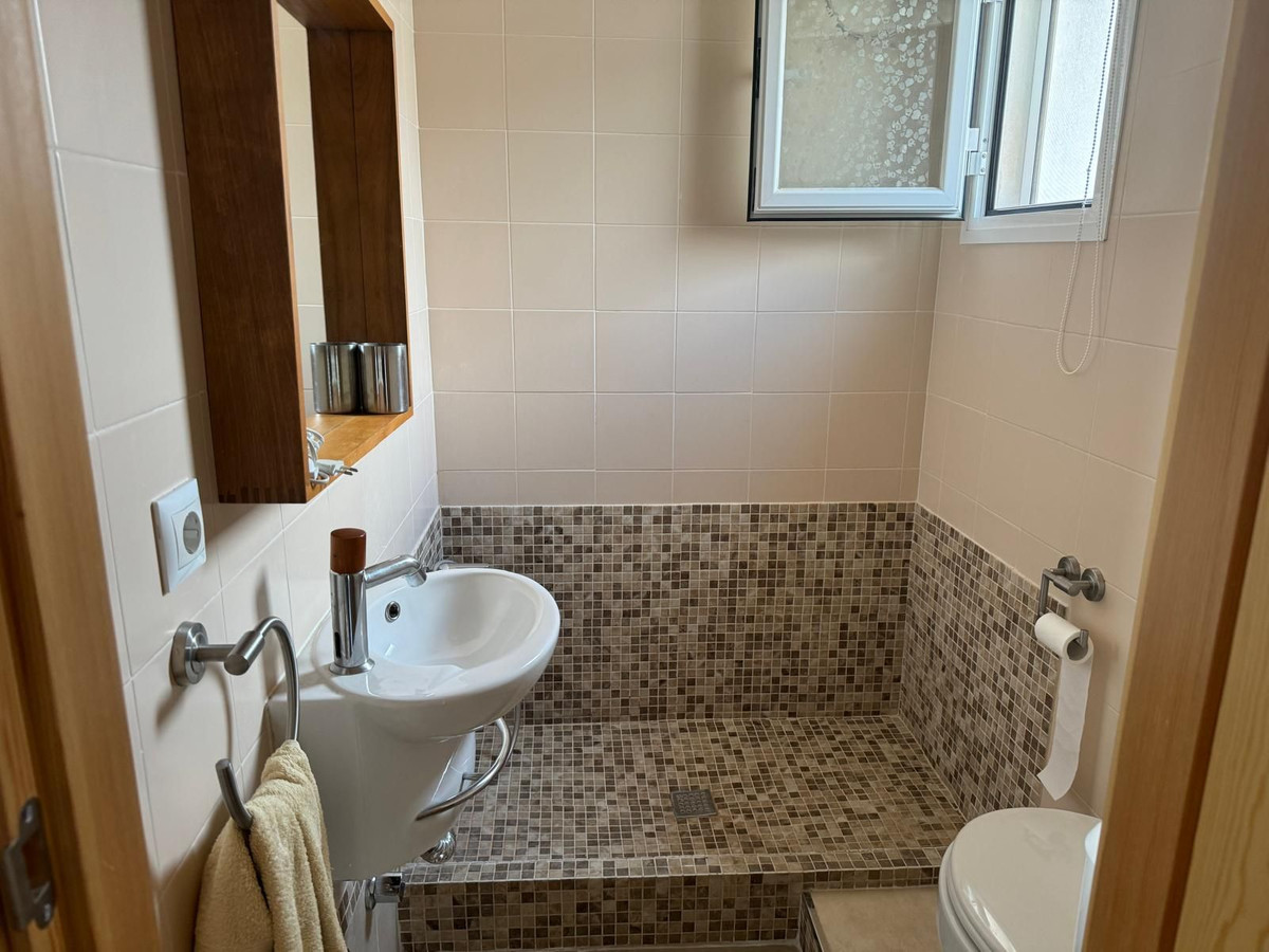 5 Bed Apartment for sale in Istán Costa Del Sol, Málaga, Spain