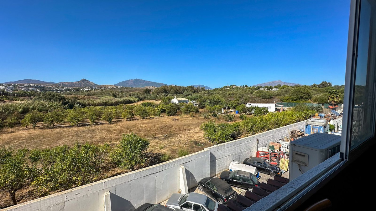 Commercial unit for sale in El Paraiso Costa Del Sol, Málaga, Spain