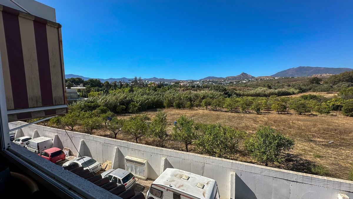 Commercial unit for sale in El Paraiso Costa Del Sol, Málaga, Spain