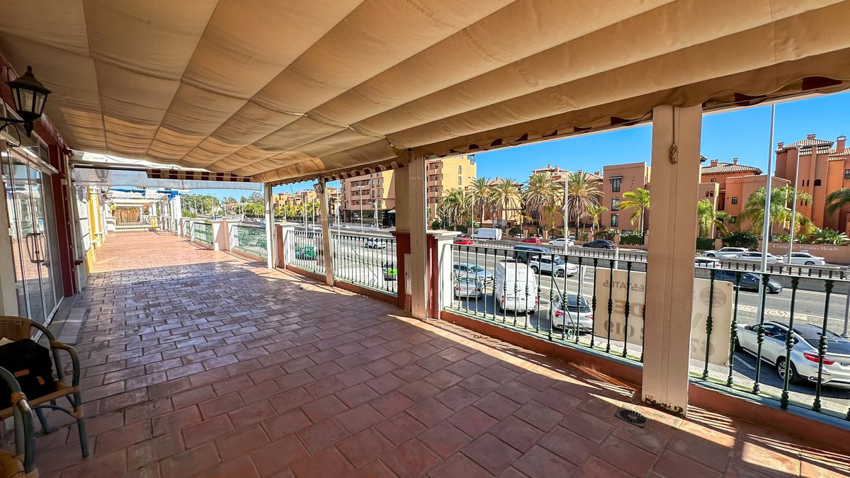 Commercial unit for sale in El Paraiso Costa Del Sol, Málaga, Spain