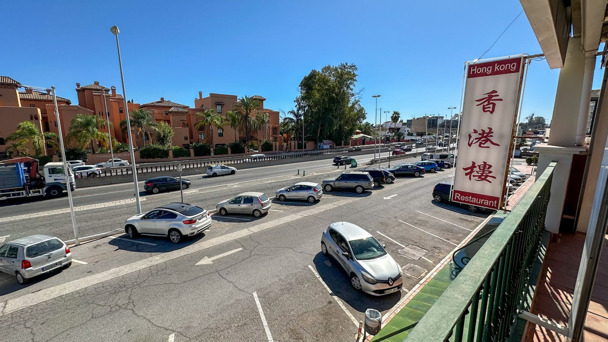 Commercial unit for sale in El Paraiso Costa Del Sol, Málaga, Spain
