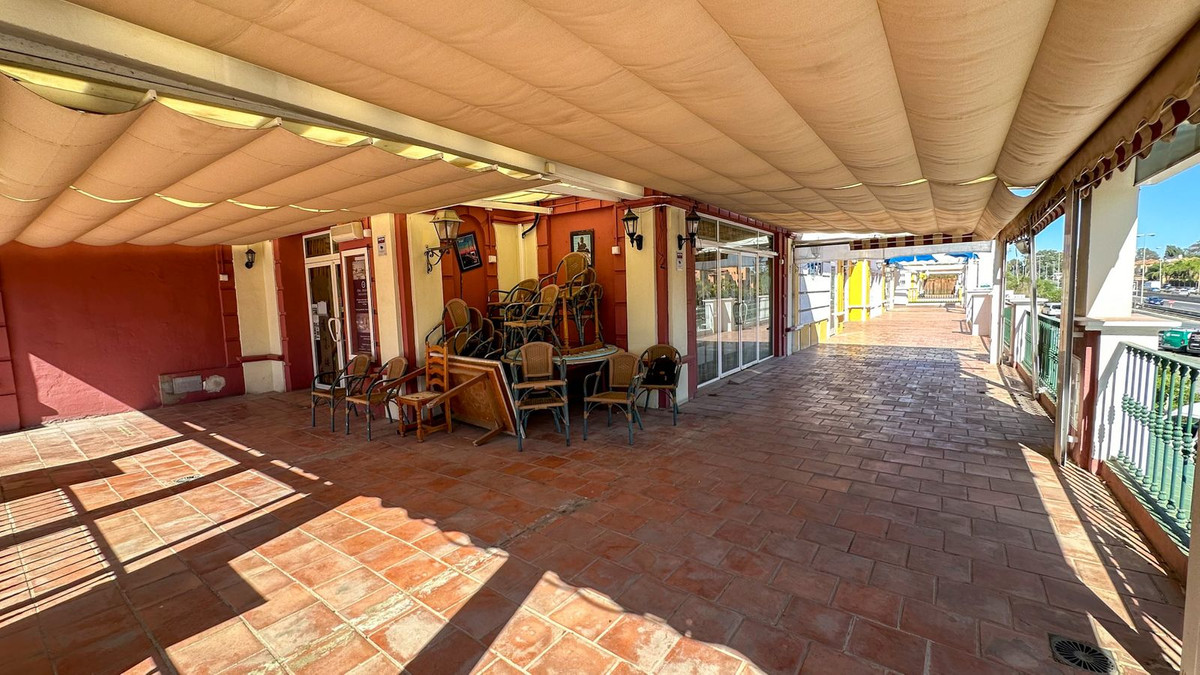 Commercial unit for sale in El Paraiso Costa Del Sol, Málaga, Spain